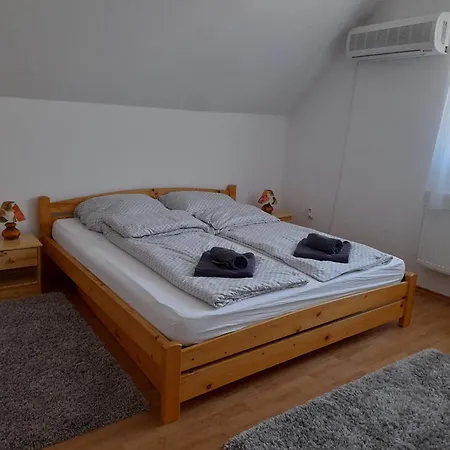 아파트 Tiszaviz Vendeghaz